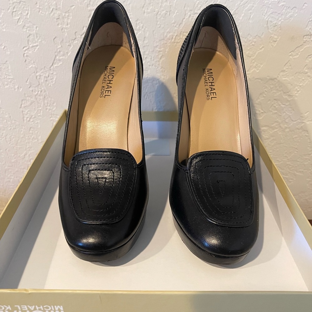 Michael Kors, color black, leather, rarely used, size 7.5.